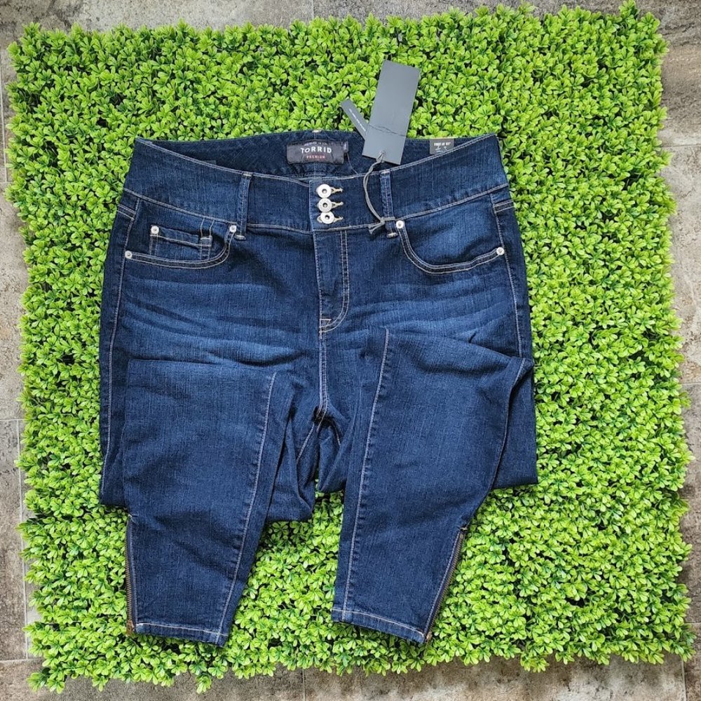 TORRID Stretch Jegging Dark Wash Zipper Hem Size 18R